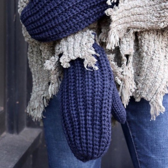 New Navy Blue Panache Mittens with Fleece Lining - Picture 1 of 1